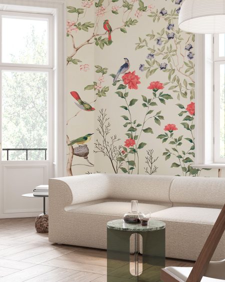 Papier peint avec des branches d’arbres, des fleurs et des oiseaux